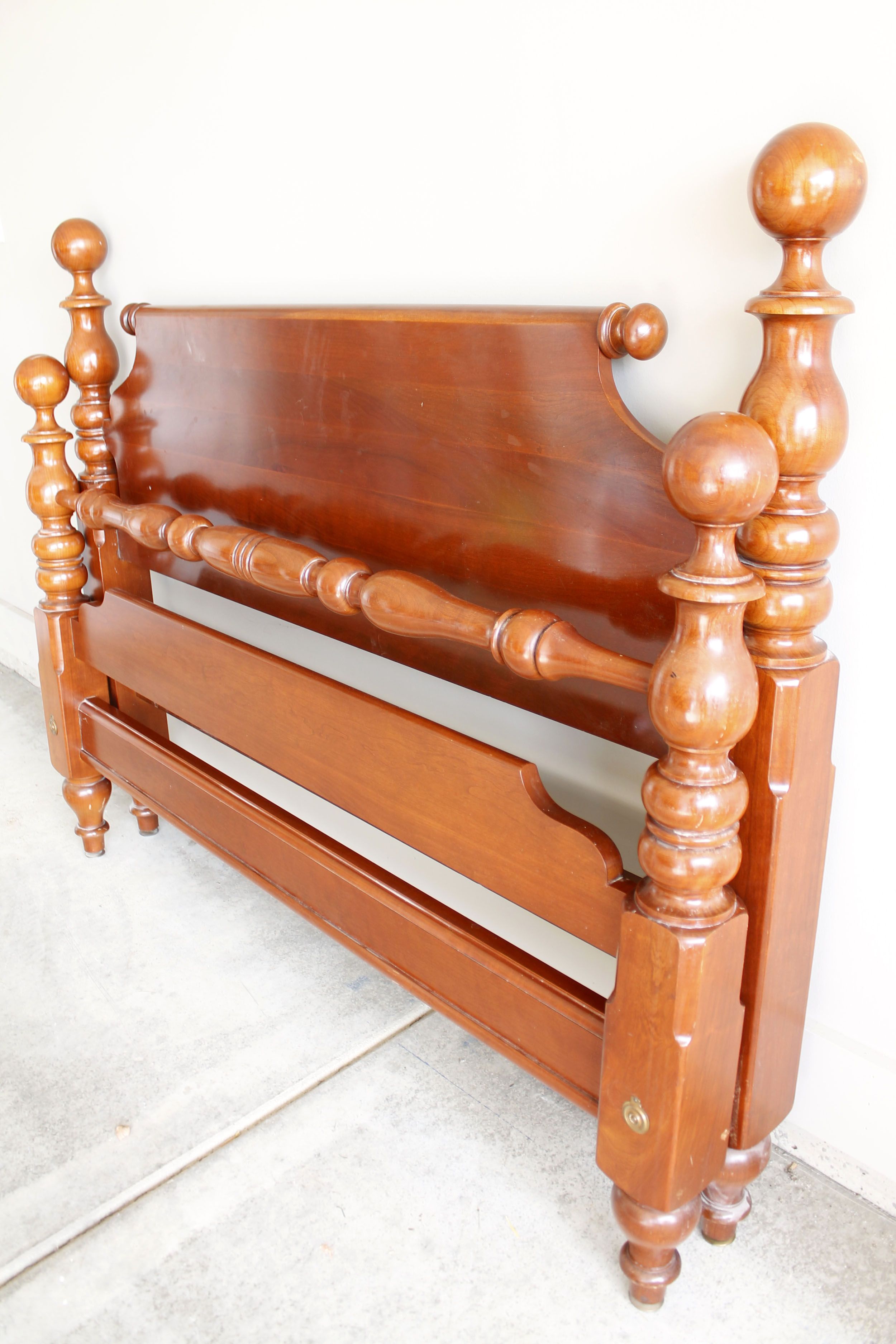 Maple Full Size Bedframe 