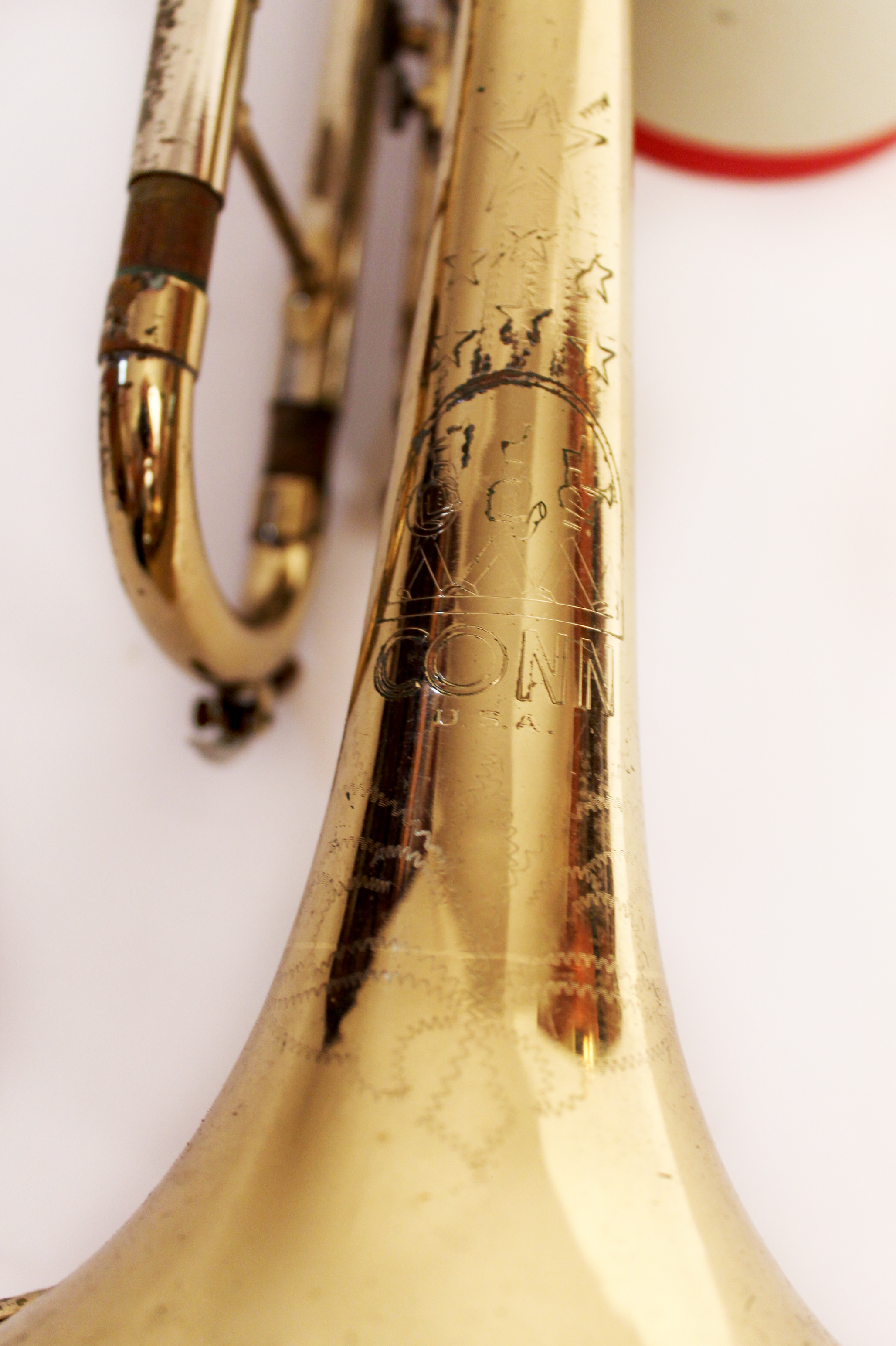 Conn "Conquest" Brass Trumpet with Mouthpieces and Two Mutes