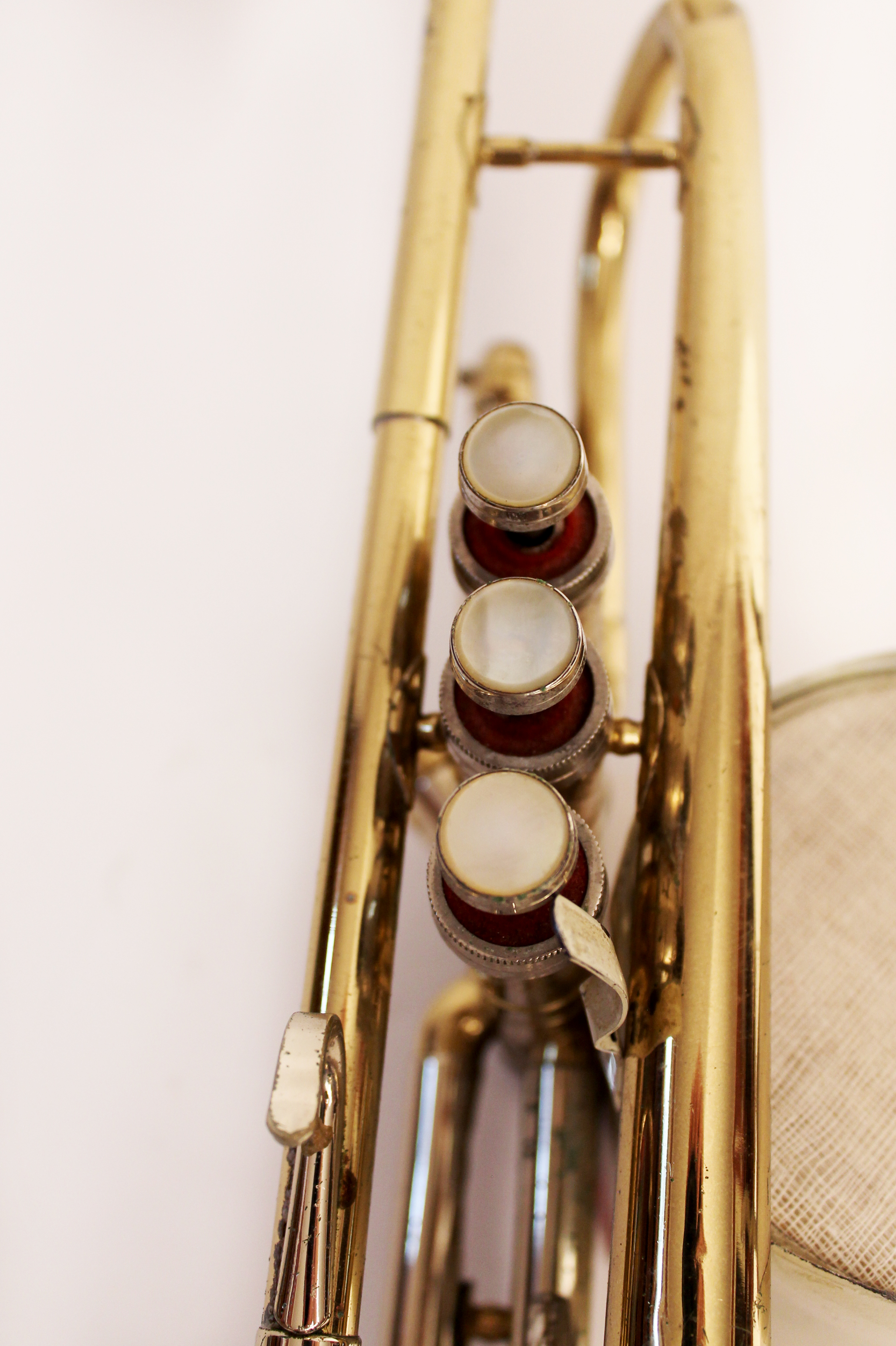 Conn "Conquest" Brass Trumpet with Mouthpieces and Two Mutes