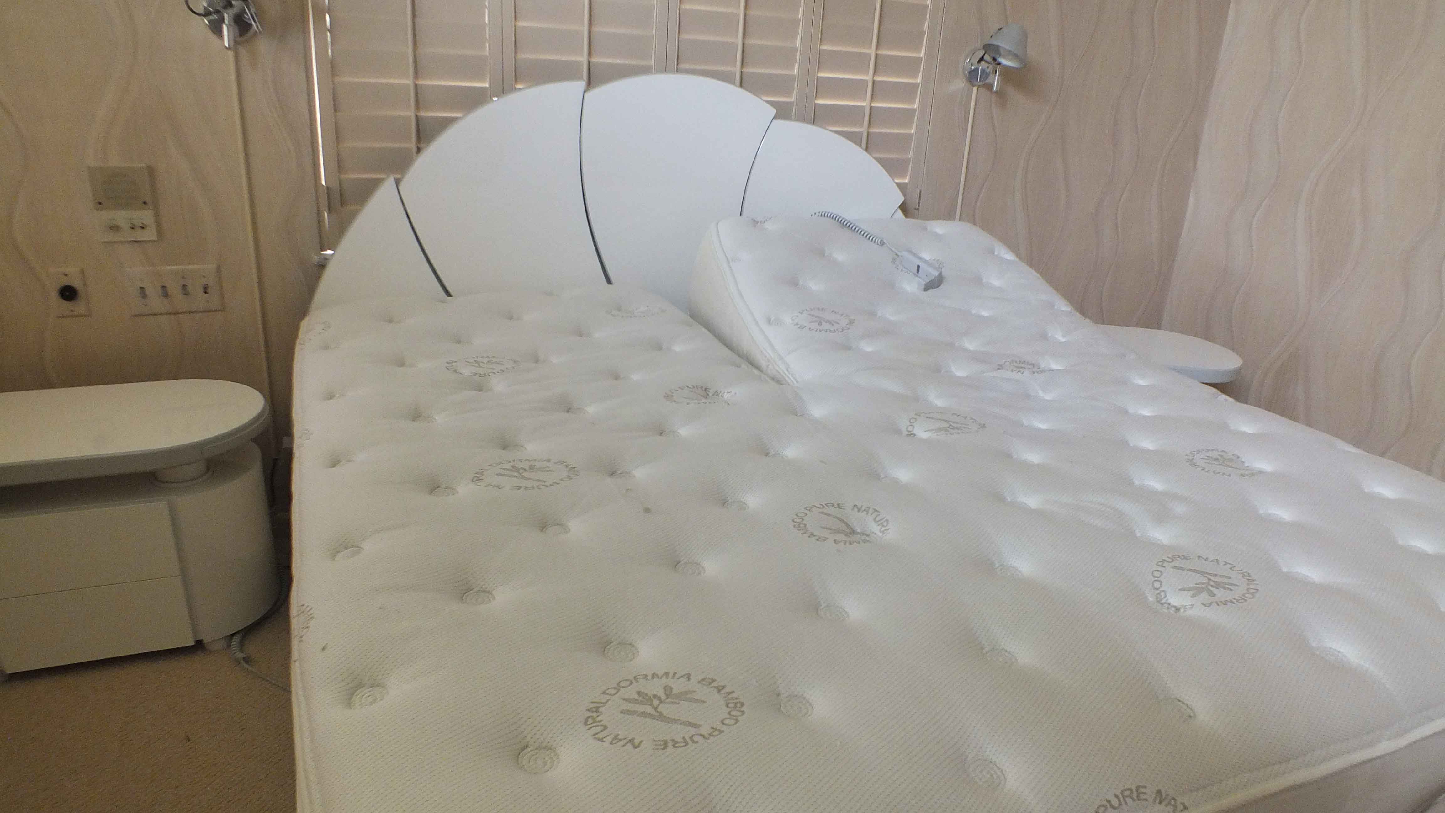 Legett Platt Adjustable King Size Bed System and Dormia Mattress