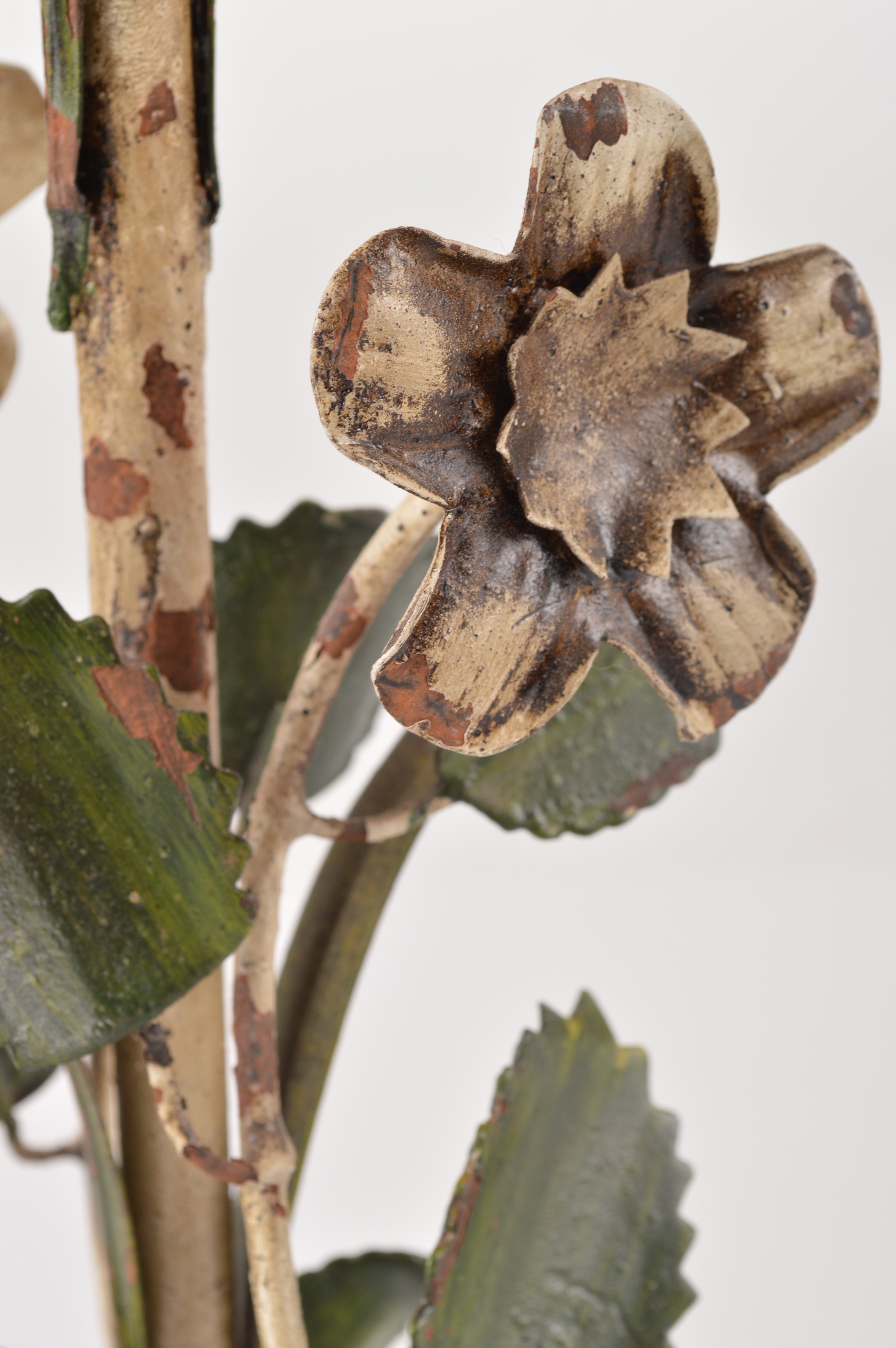 Metal Floral Table Lamp