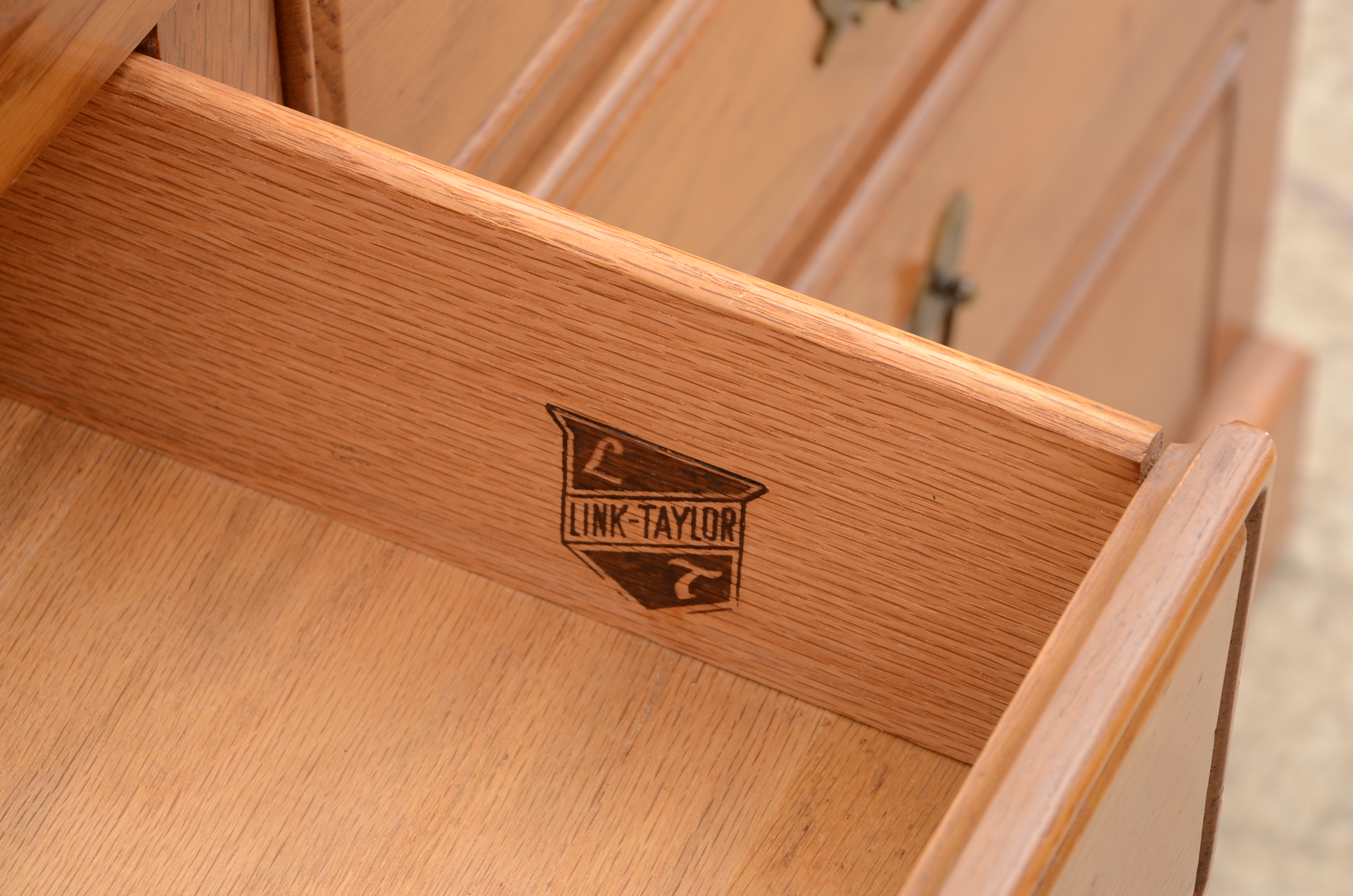 Link Taylor Dresser With Mirror