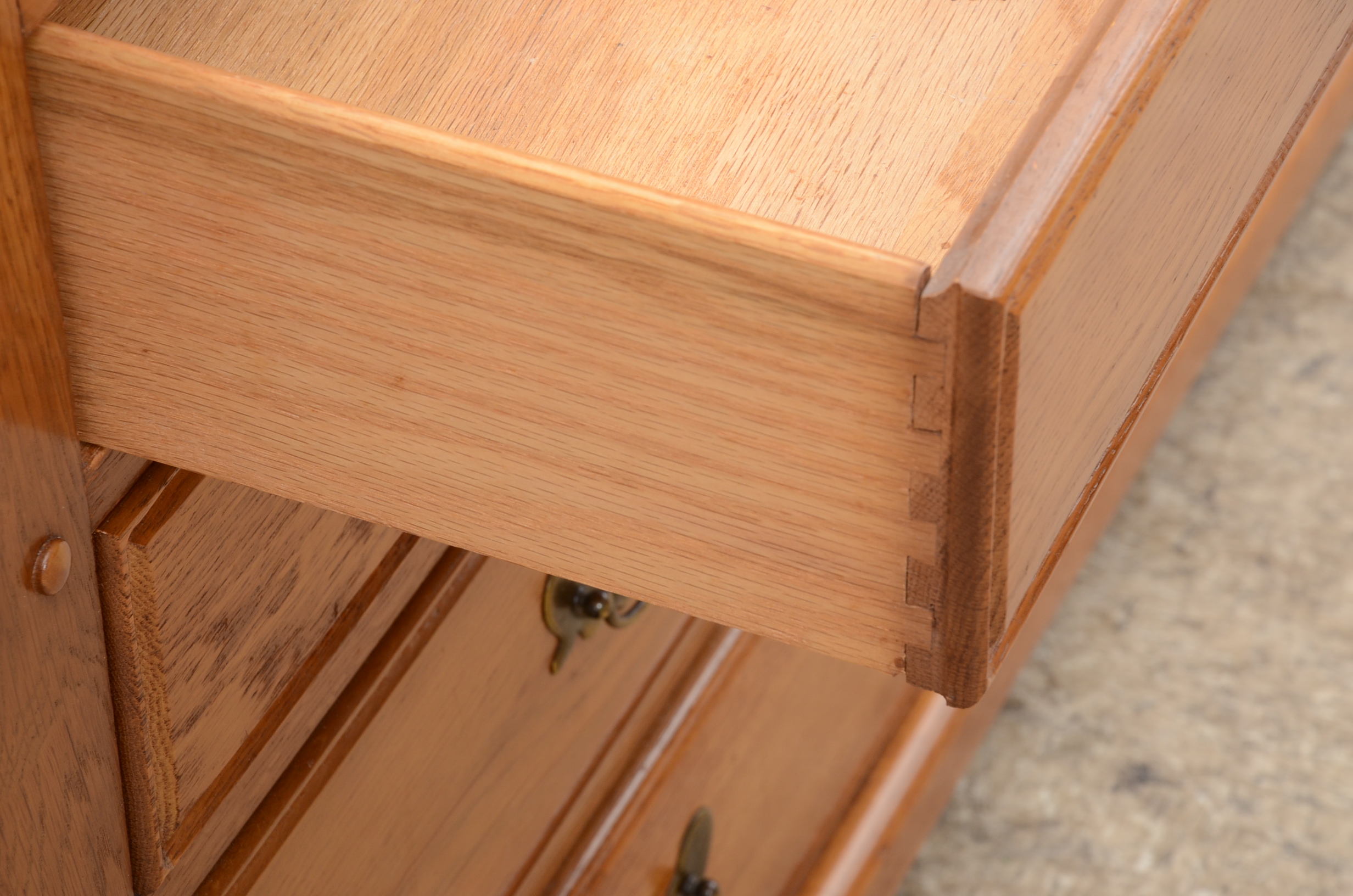 Link Taylor Dresser With Mirror