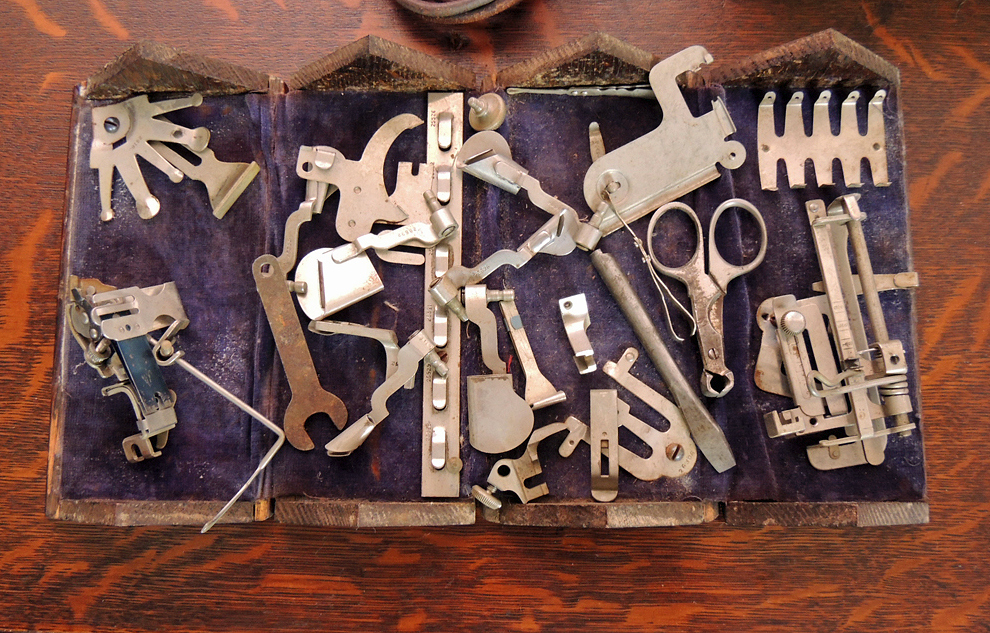 Antique Sphinx Model 27 Singer Treadle Sewing Machine and Cabinet