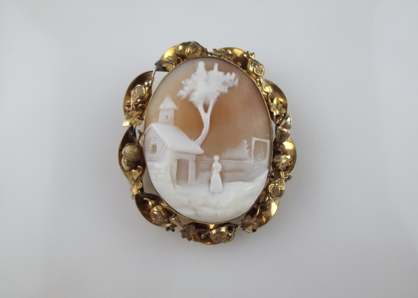 Gold Tone Cameo Brooch
