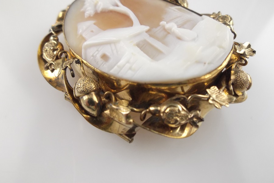 Gold Tone Cameo Brooch