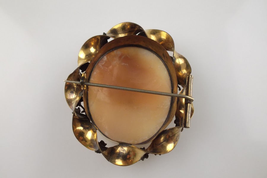 Gold Tone Cameo Brooch