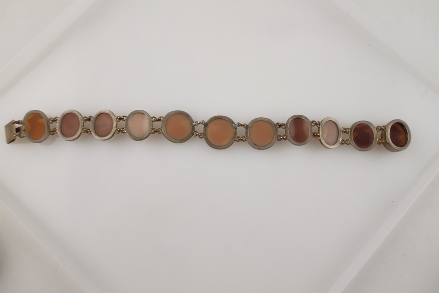 Vintage Cameo Chain Link Bracelet