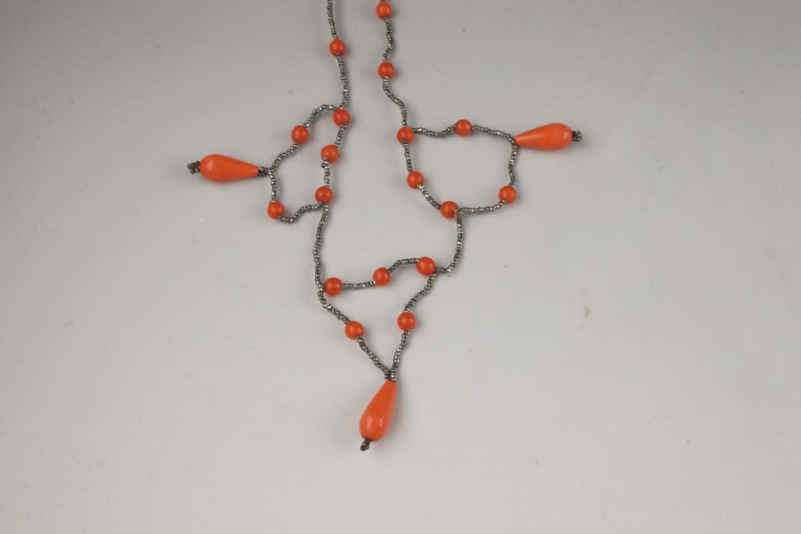 1920s Glass Bead Flapper Necklace 