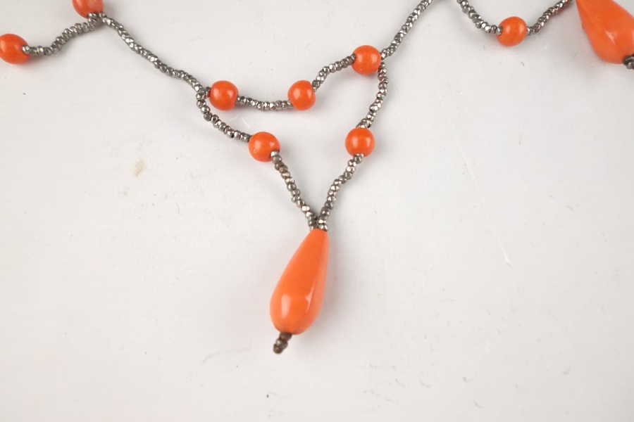 1920s Glass Bead Flapper Necklace 