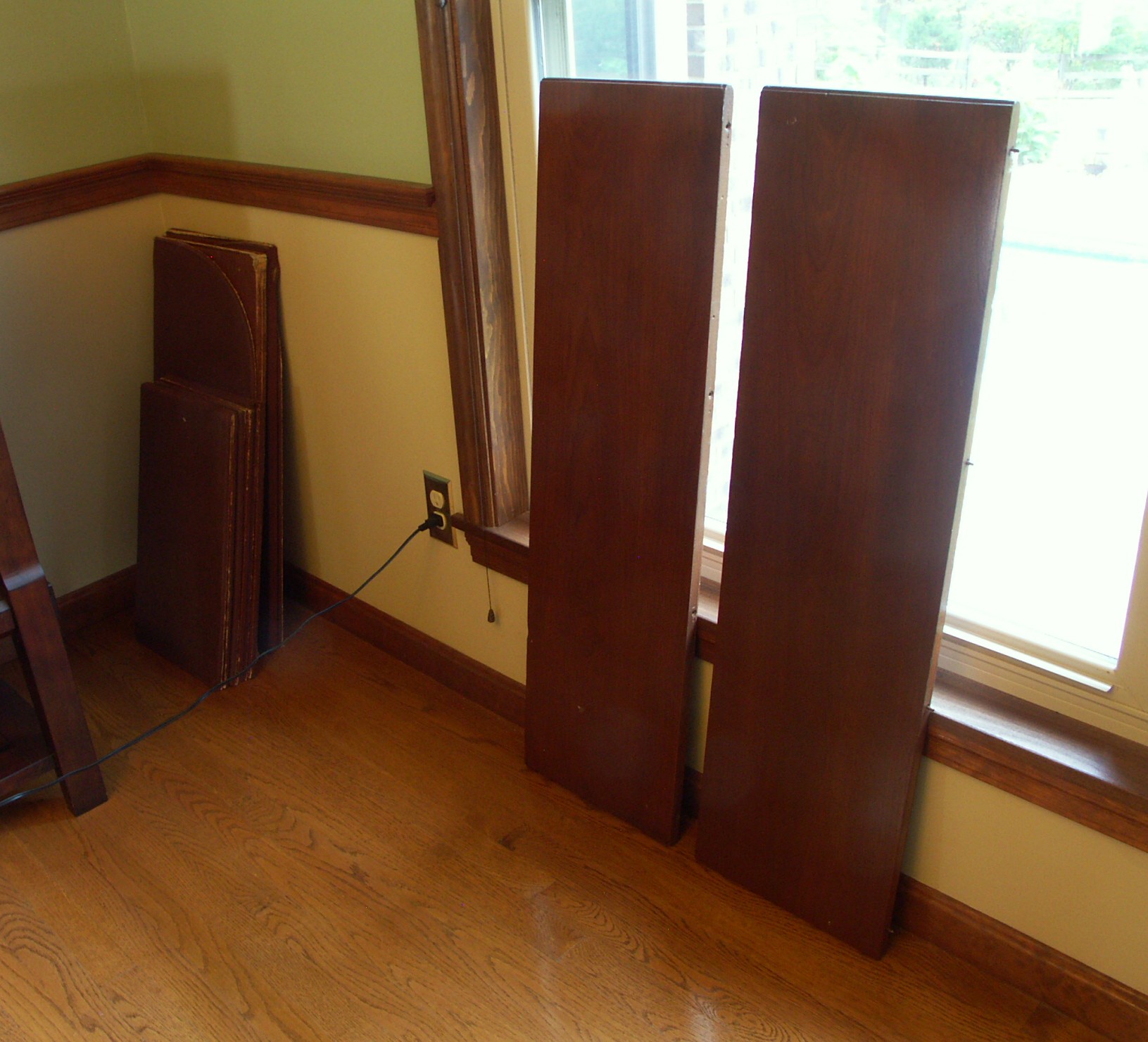 Queen Anne Henkel Harris Dining Chairs and Table