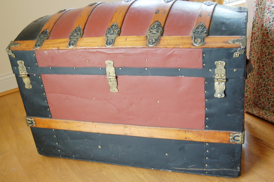 Antique Ladies Barrel Top Trunk 