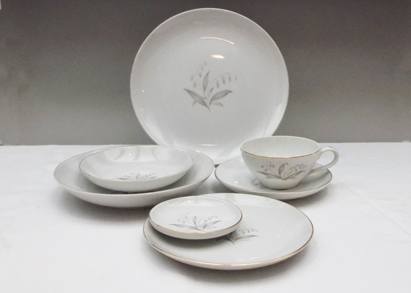 98-Piece Set of Kaysons Fine China-Golden Rhapsody