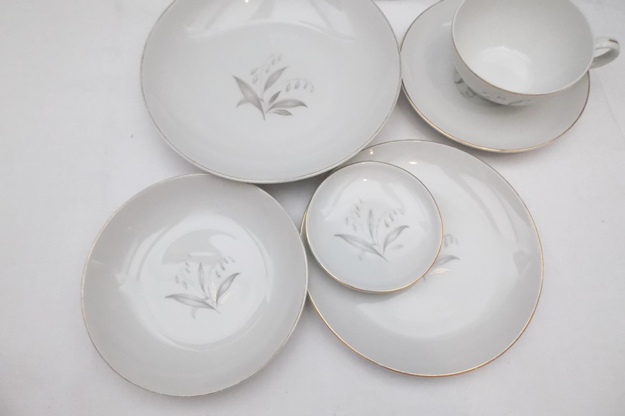 98-Piece Set of Kaysons Fine China-Golden Rhapsody