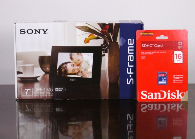 Sony S-Frame Digital Picture Frame with 16GB Memory Card