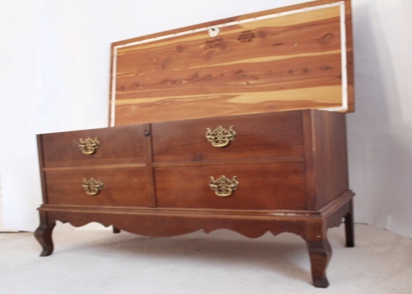 Vintage Lane "Virginia Maid" Cedar Chest