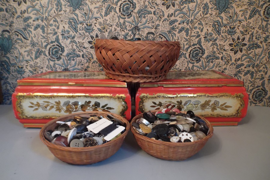 Assortment of Vintage Buttons 