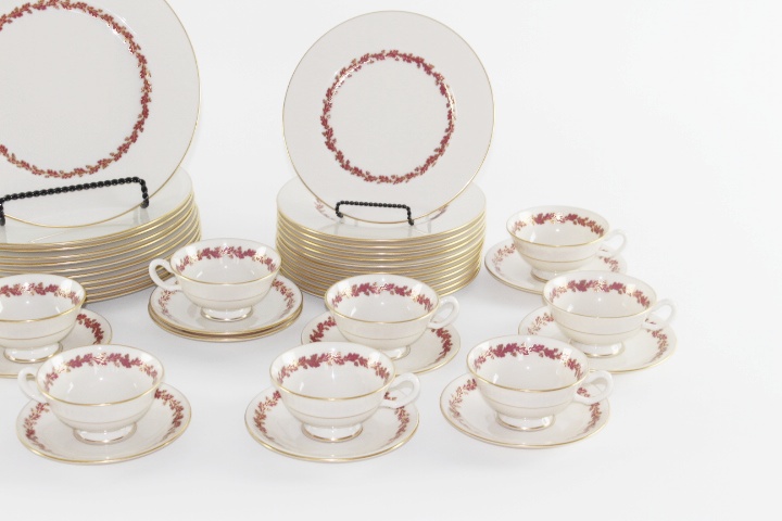 Lenox "Shenandoah Maroon Oak Leaf" China Service