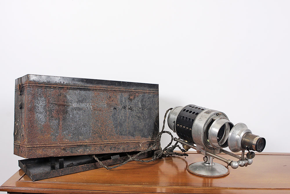 Victor Portable Stereopticon