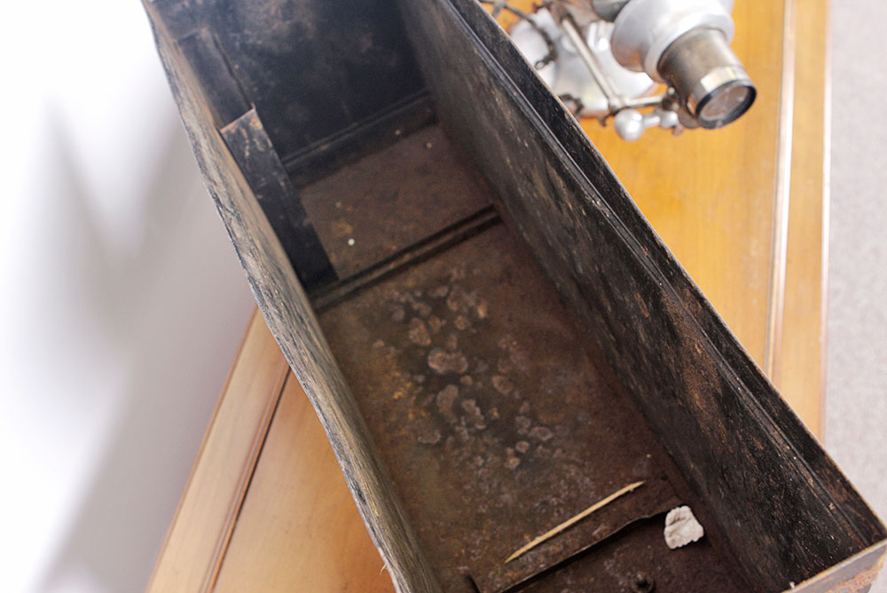 Victor Portable Stereopticon