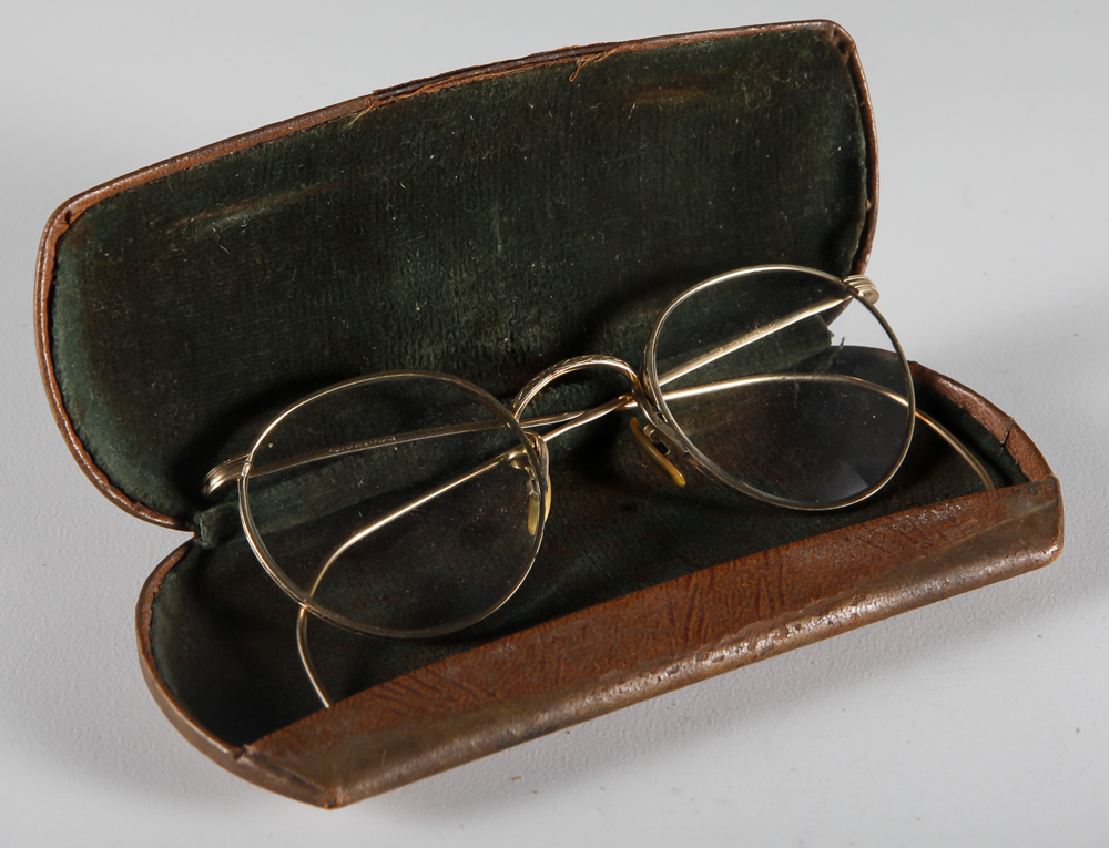 A Collection of Vintage Knick Knacks and Eyeglasses