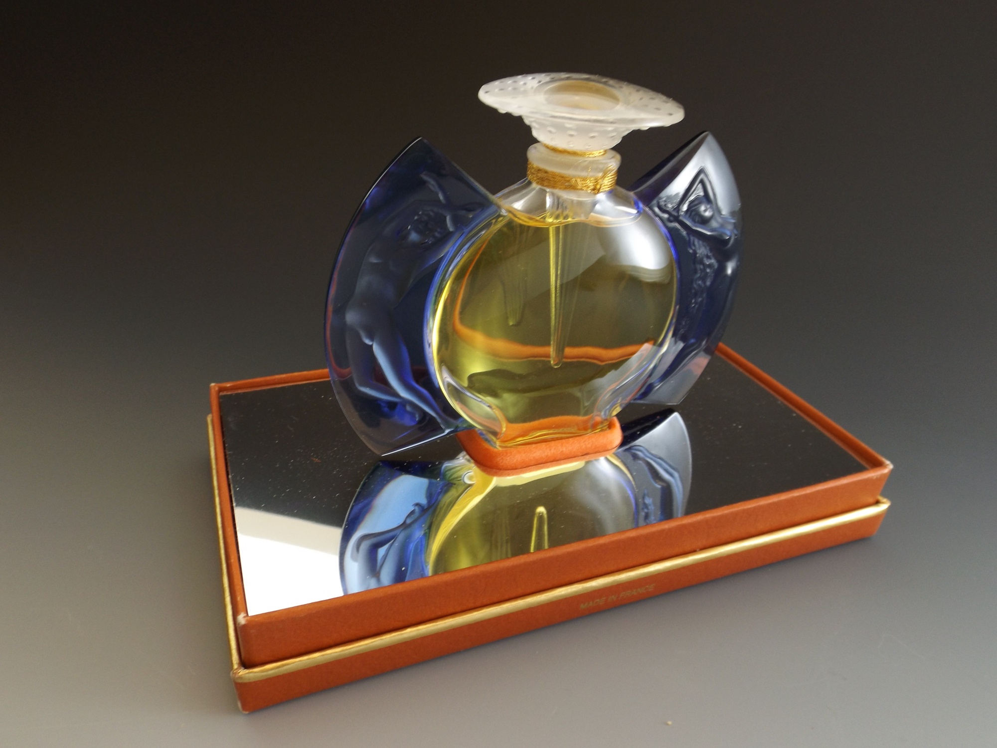 1999 Lalique Flacon with Jour et Nuit Parfum