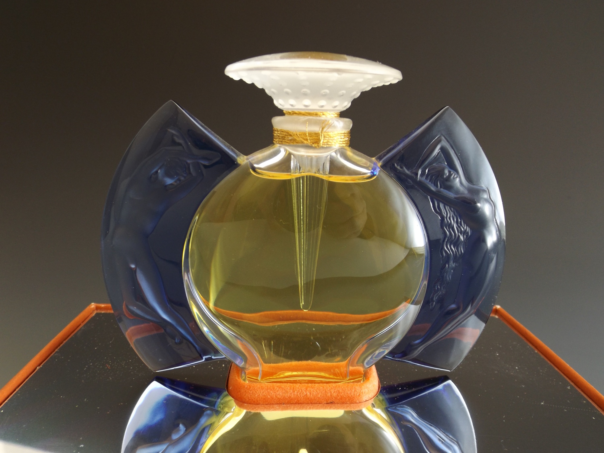 1999 Lalique Flacon with Jour et Nuit Parfum