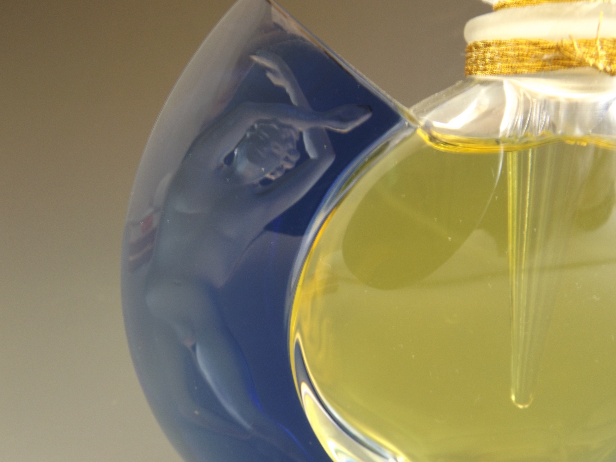 1999 Lalique Flacon with Jour et Nuit Parfum