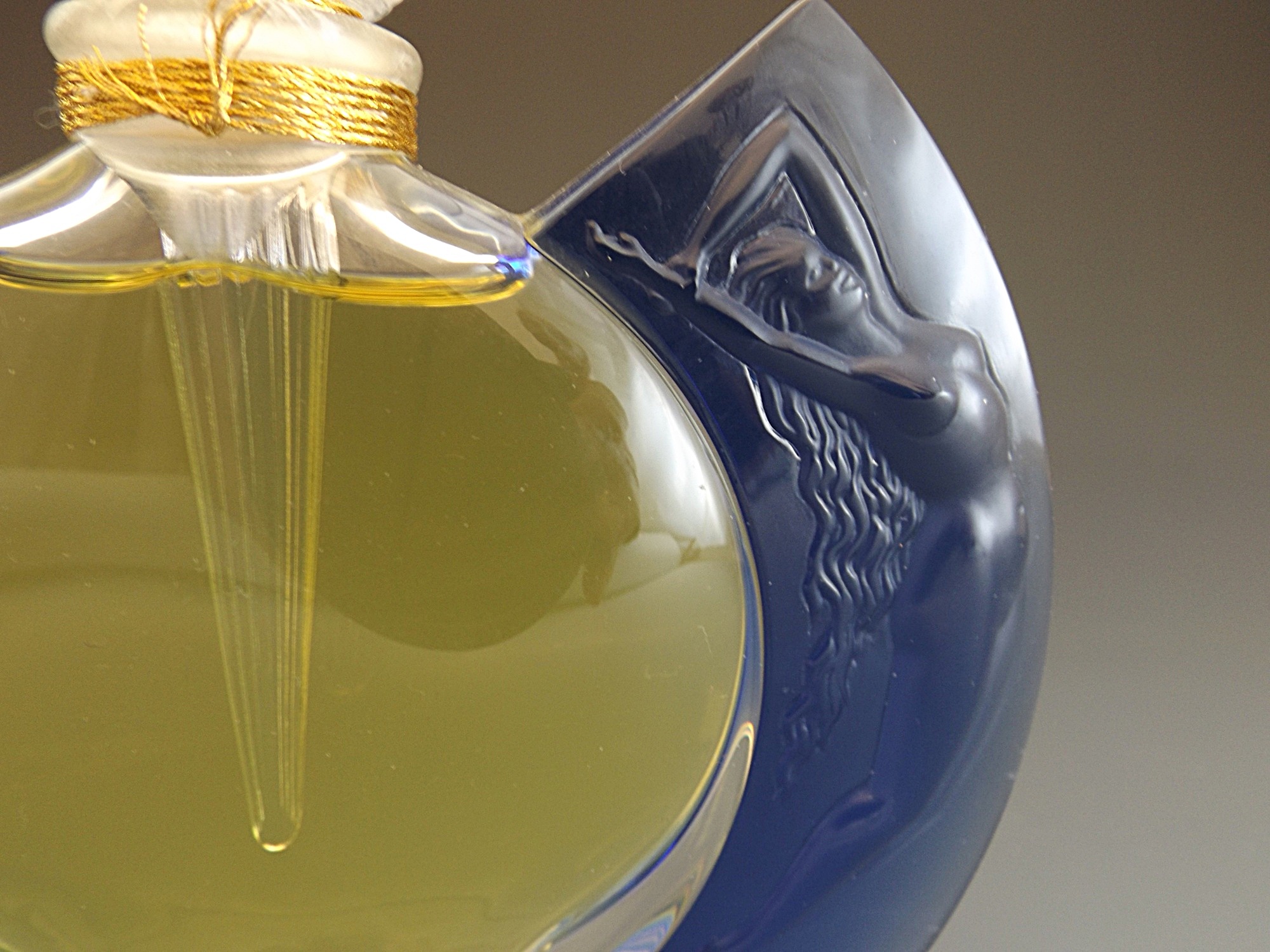 1999 Lalique Flacon with Jour et Nuit Parfum