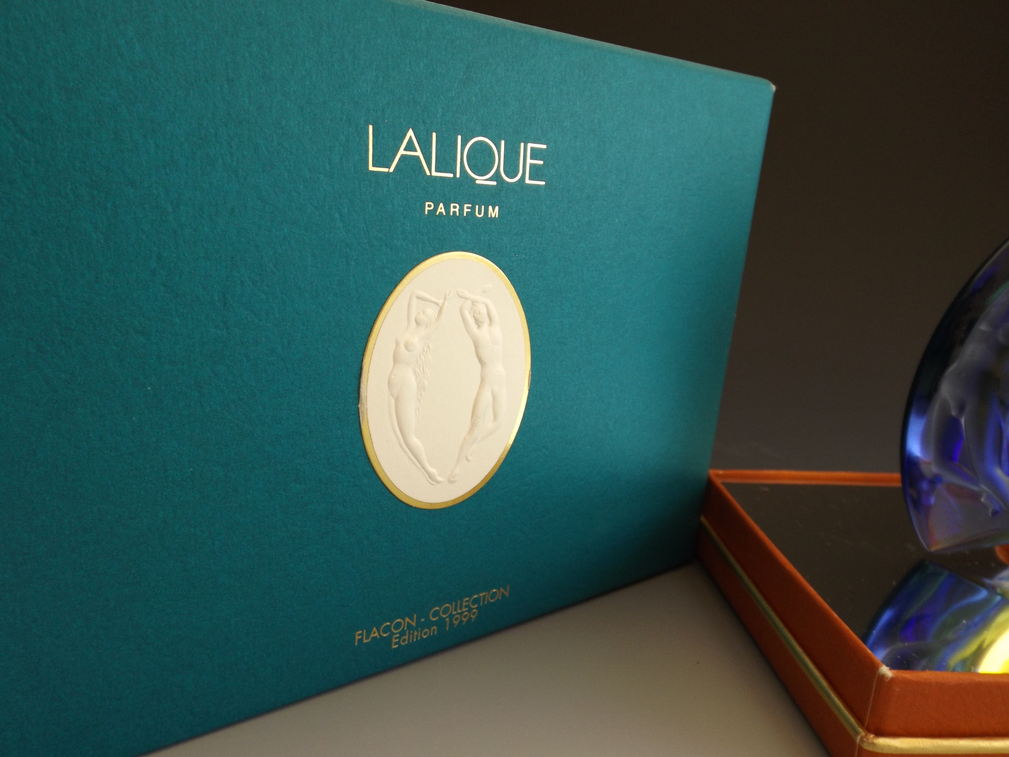 1999 Lalique Flacon with Jour et Nuit Parfum