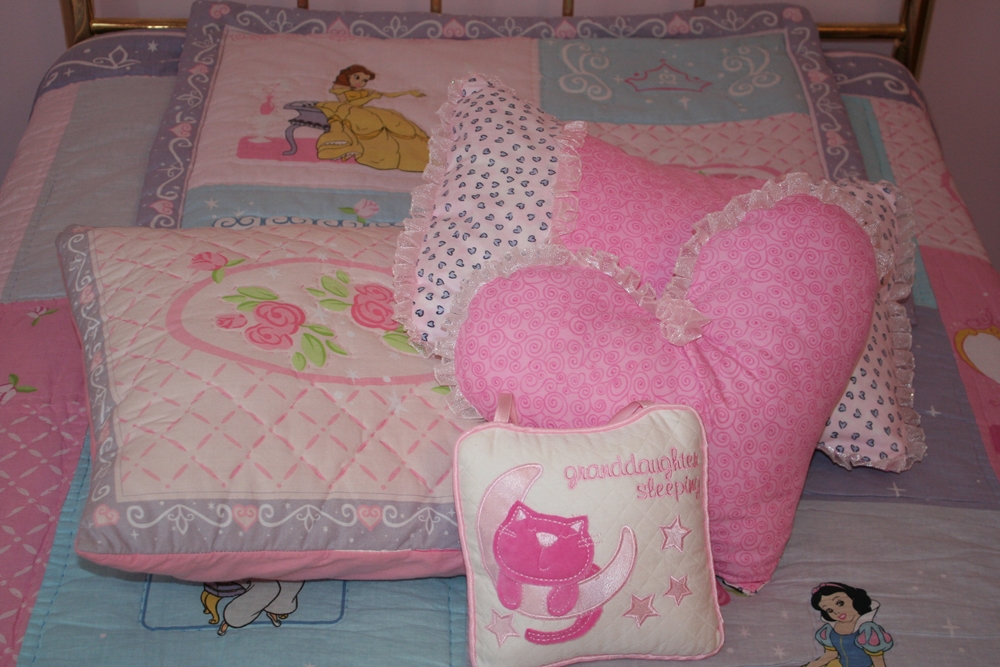 Brass Twin Bed with Mattress and Bedding