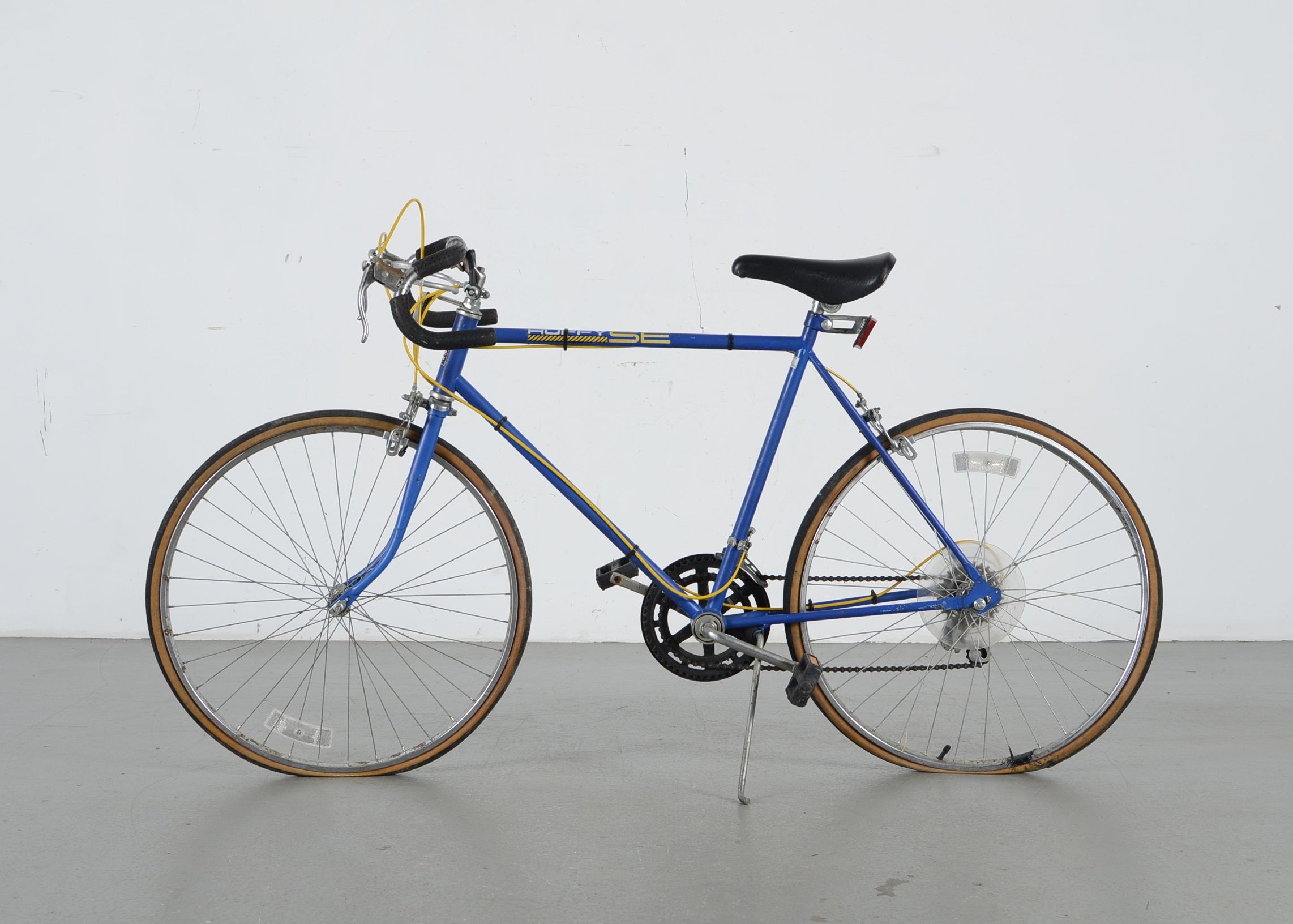 Vintage huffy store road bike