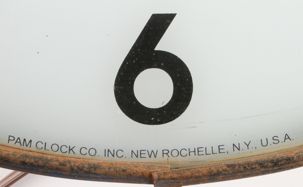 Pam Clock Co "Pennzoil" Round Illuminated Advertising Clock