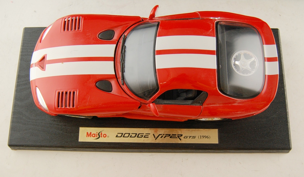Maisto 1996 Dodge Viper GTS Collectible Car