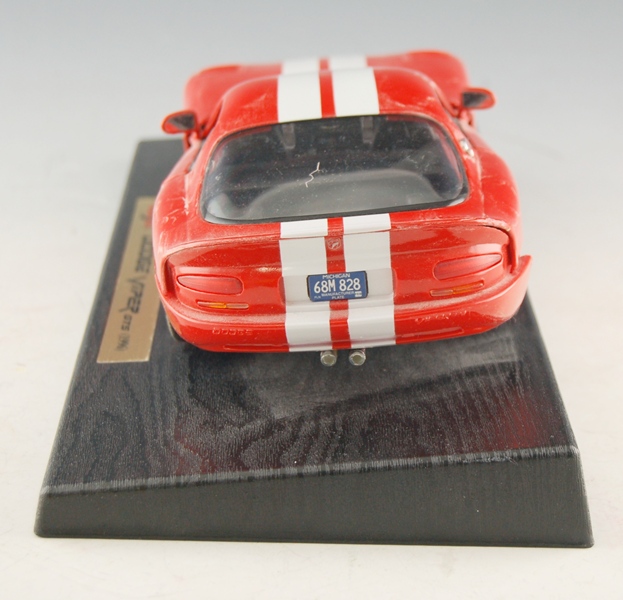 Maisto 1996 Dodge Viper GTS Collectible Car