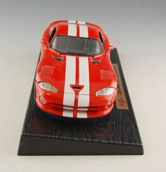 Maisto 1996 Dodge Viper GTS Collectible Car