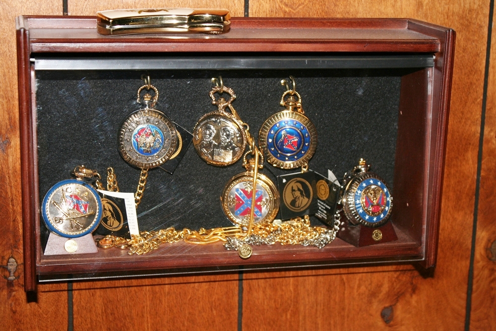 Civil War Decor Lot with Franklin Mint Collectibles