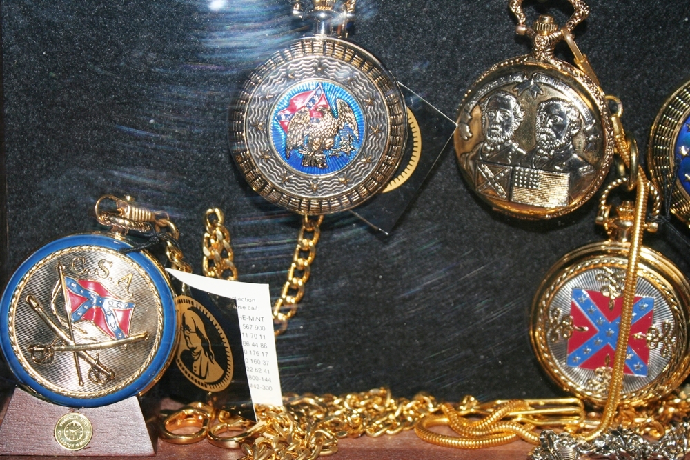 Civil War Decor Lot with Franklin Mint Collectibles