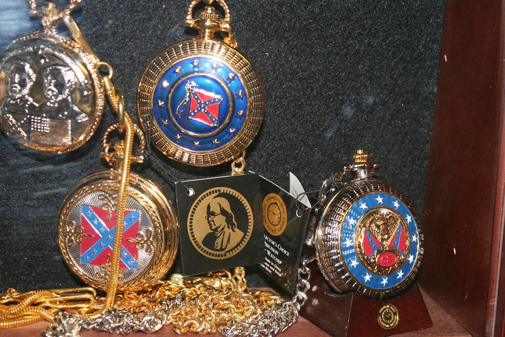 Civil War Decor Lot with Franklin Mint Collectibles