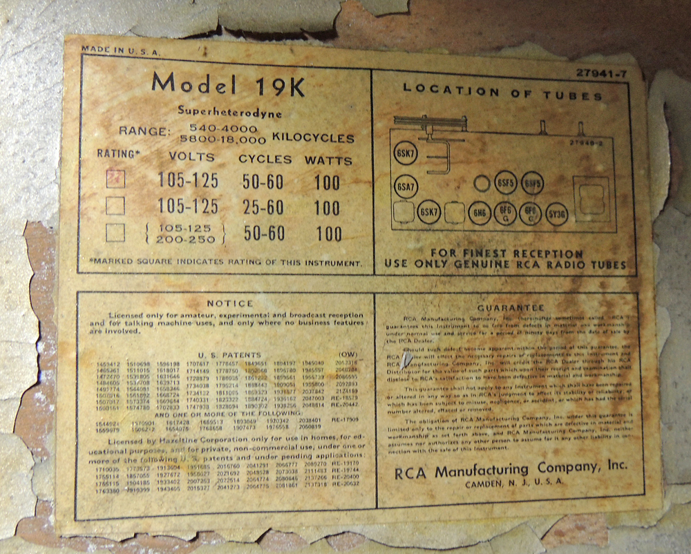 Vintage RCA Victor Art Deco Console Radio