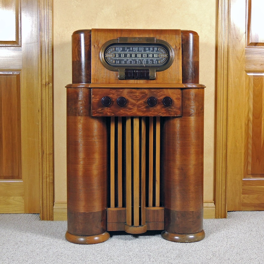 Vintage RCA Victor Art Deco Console Radio