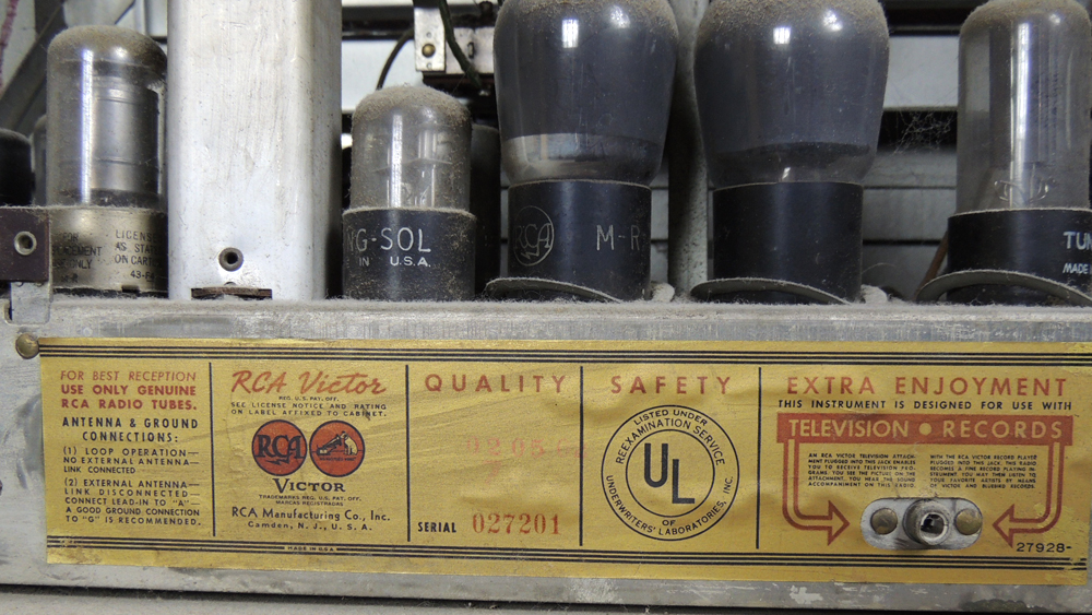 Vintage RCA Victor Art Deco Console Radio