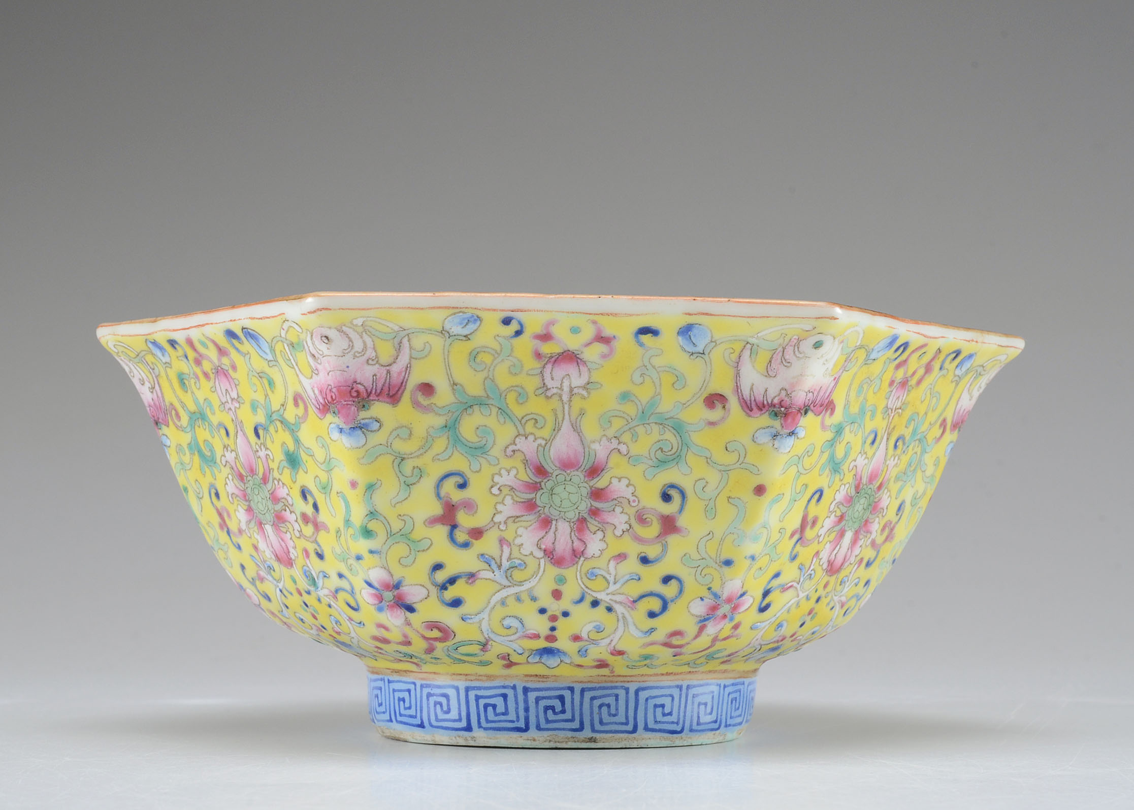 Chinese Famille Rose Hand Decorated Porcelain Bowl