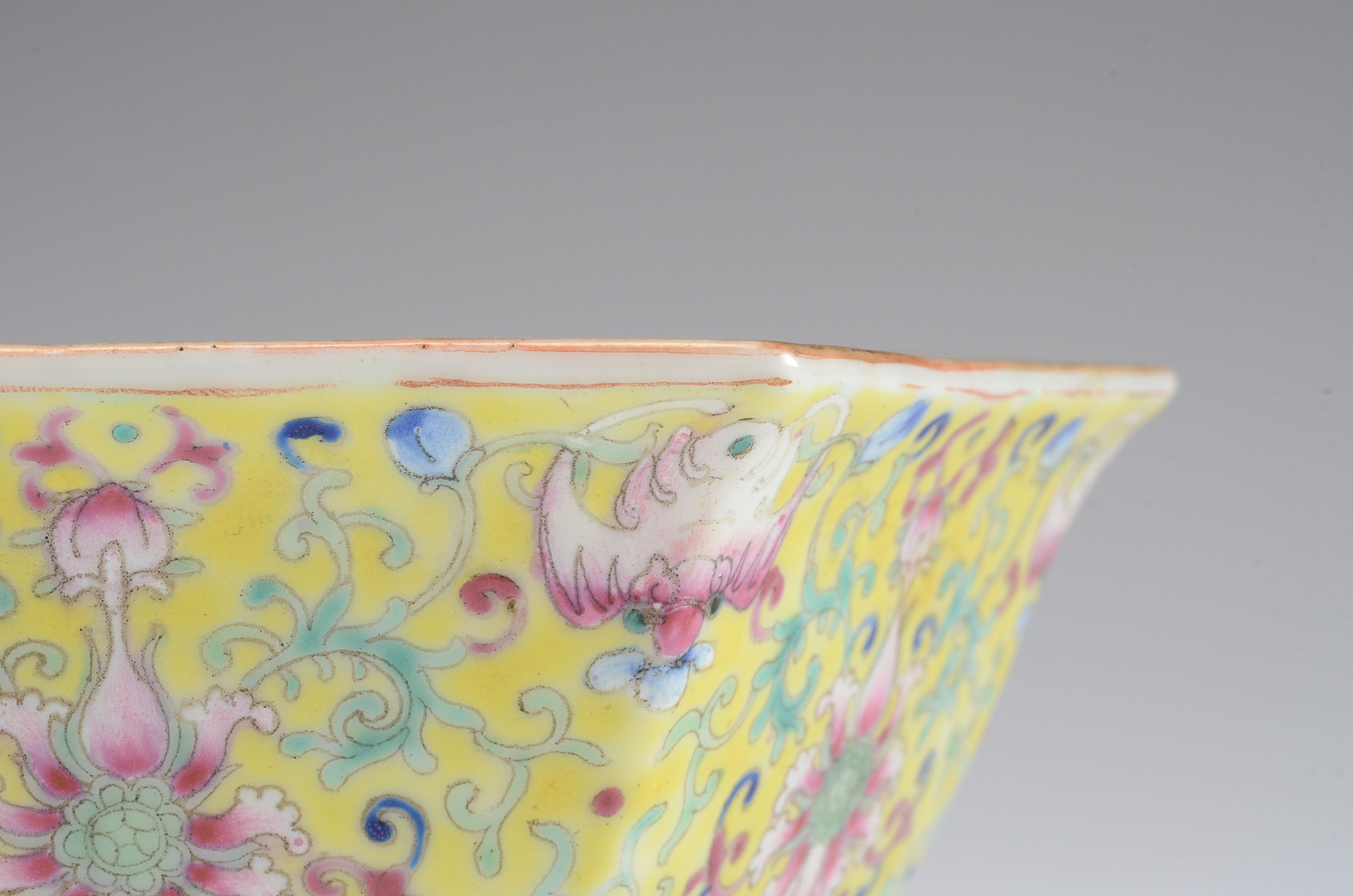 Chinese Famille Rose Hand Decorated Porcelain Bowl