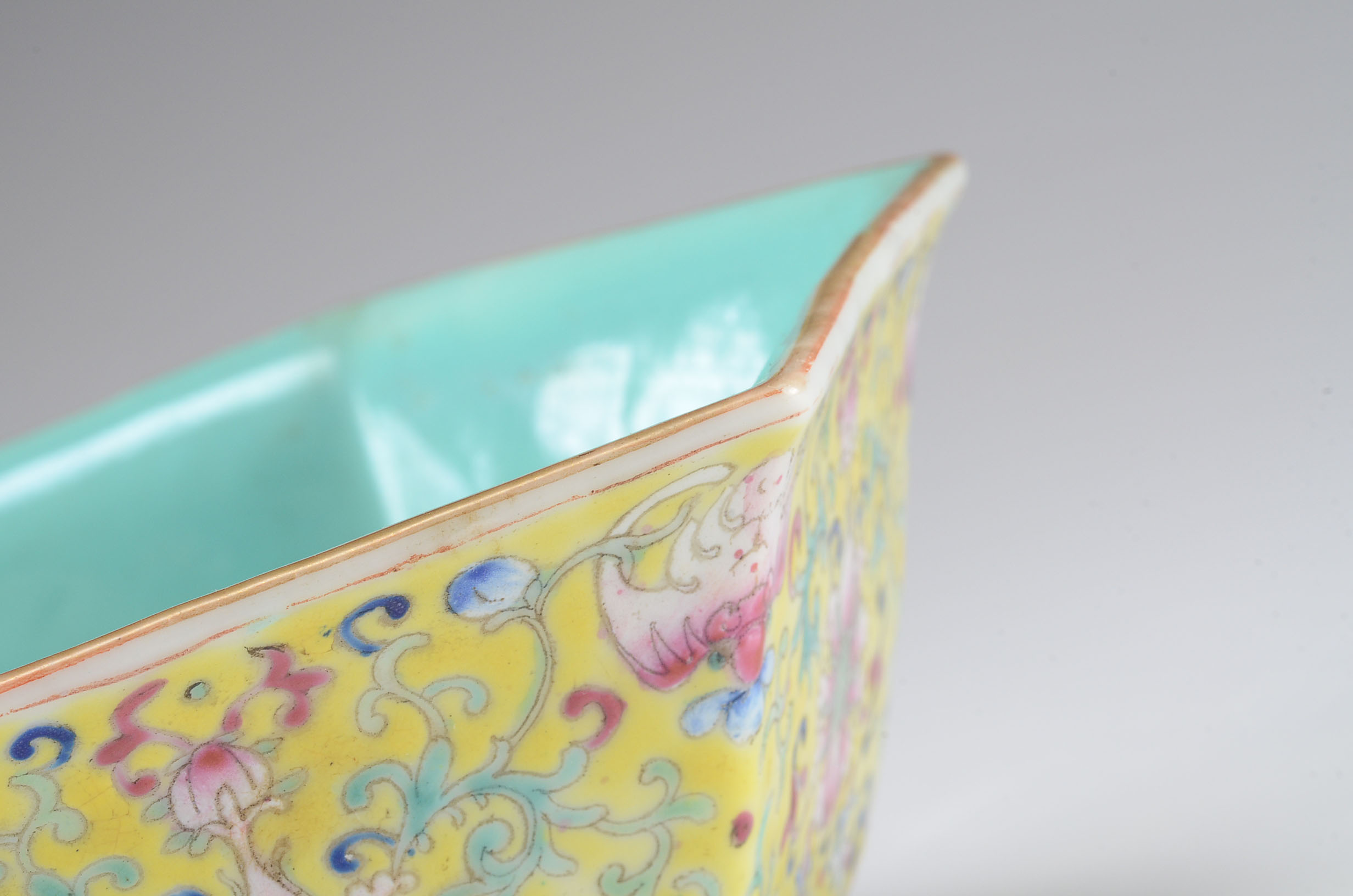 Chinese Famille Rose Hand Decorated Porcelain Bowl