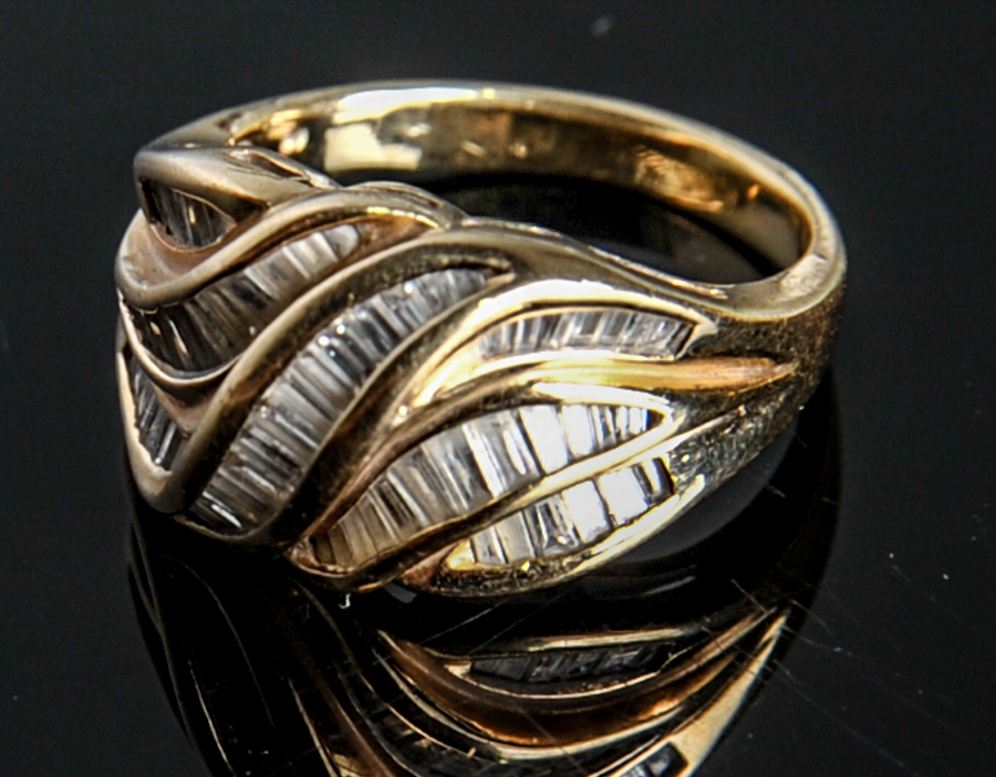 Women's Diamond Baguette Ribbon Cluster and 14K Gold Fashion Ring