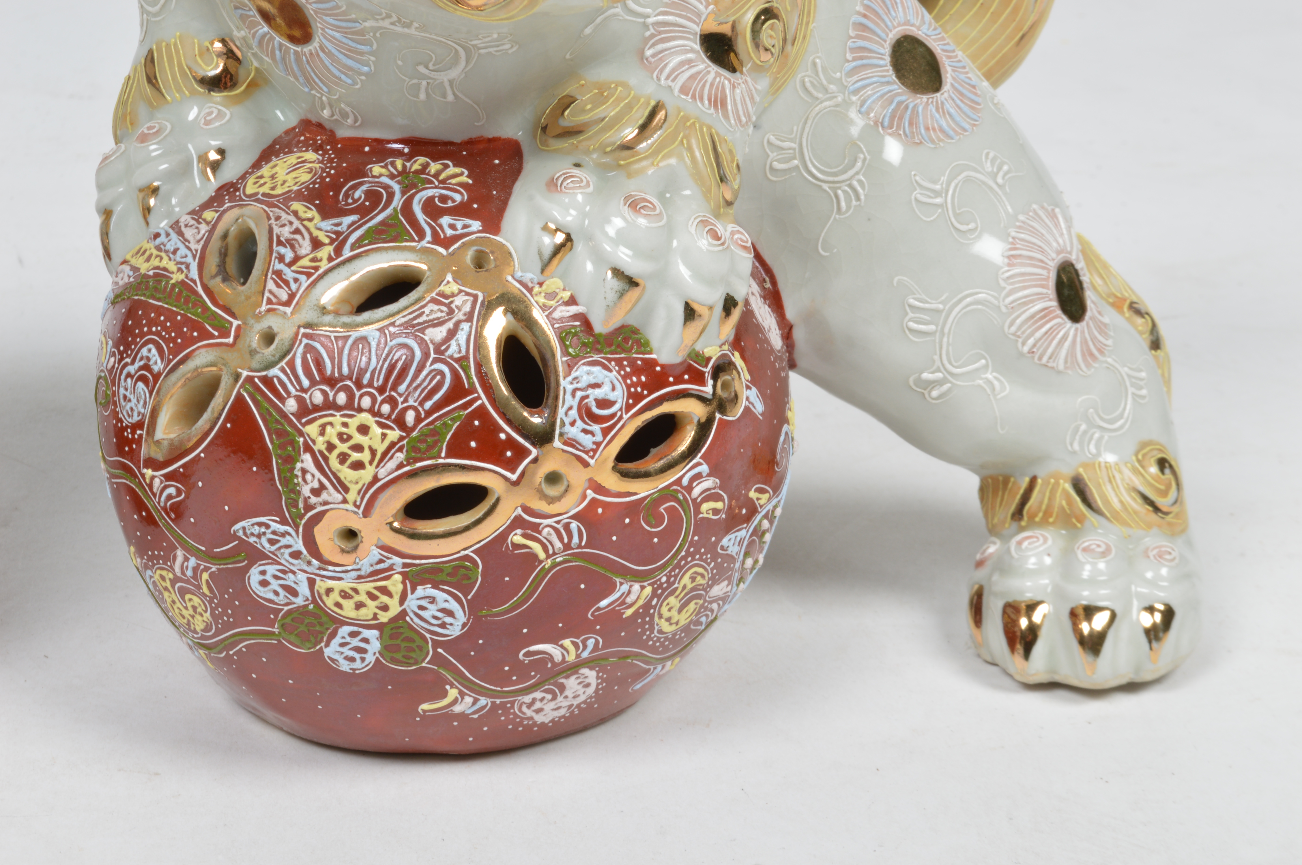 Vintage 1960s Japanese Kutani Gilt Porcelain Foo Dogs