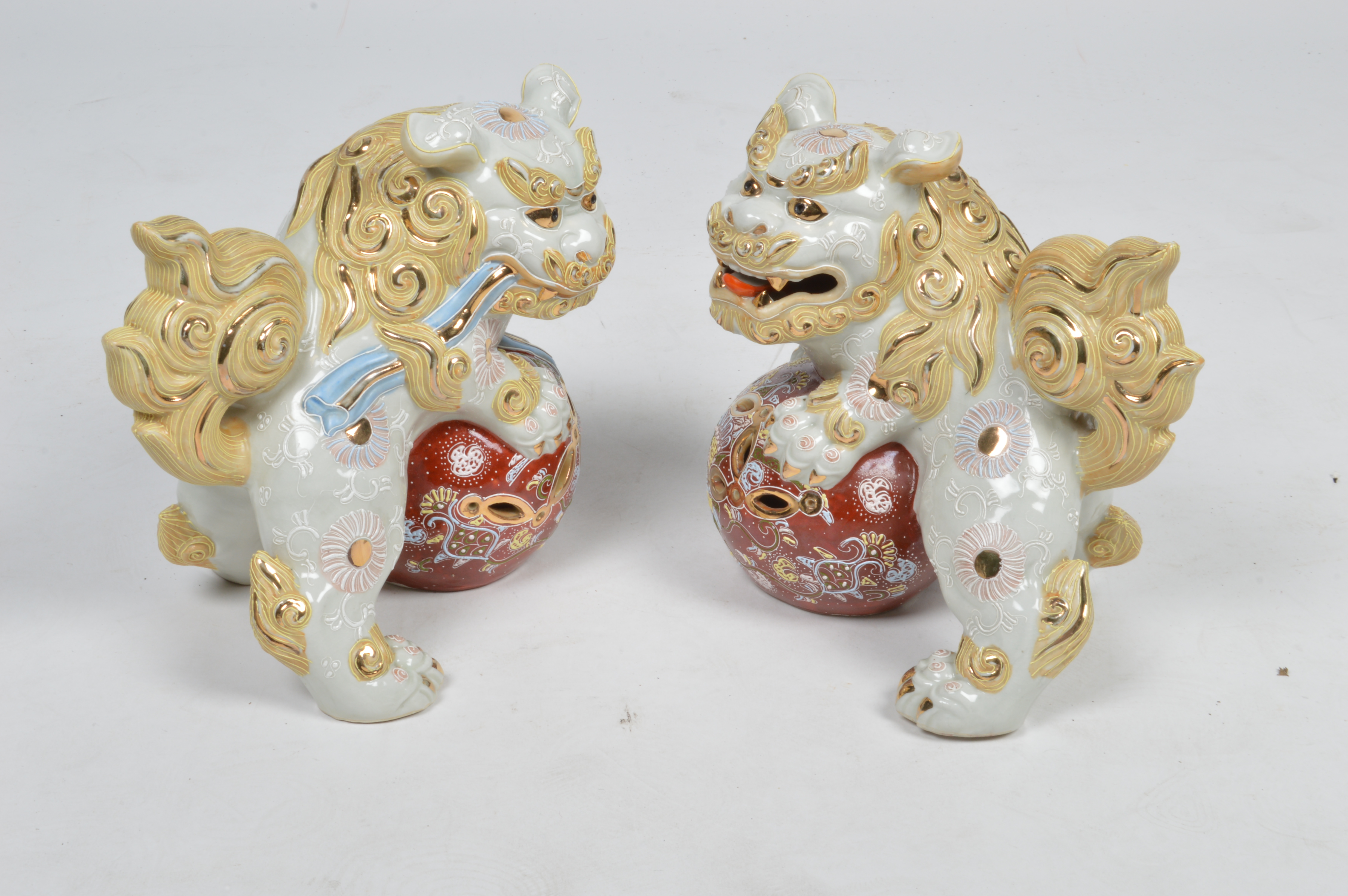 Vintage 1960s Japanese Kutani Gilt Porcelain Foo Dogs