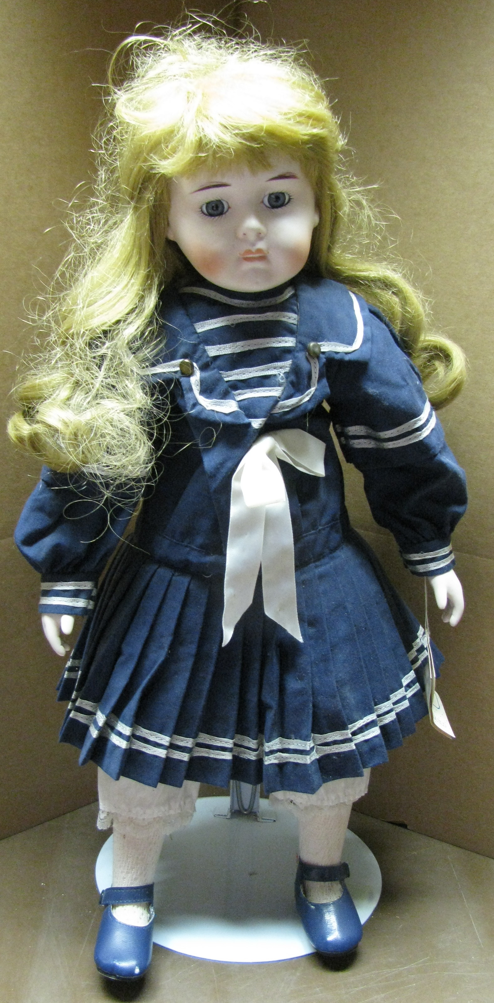 Collectible Porcelain Doll "Maggie"