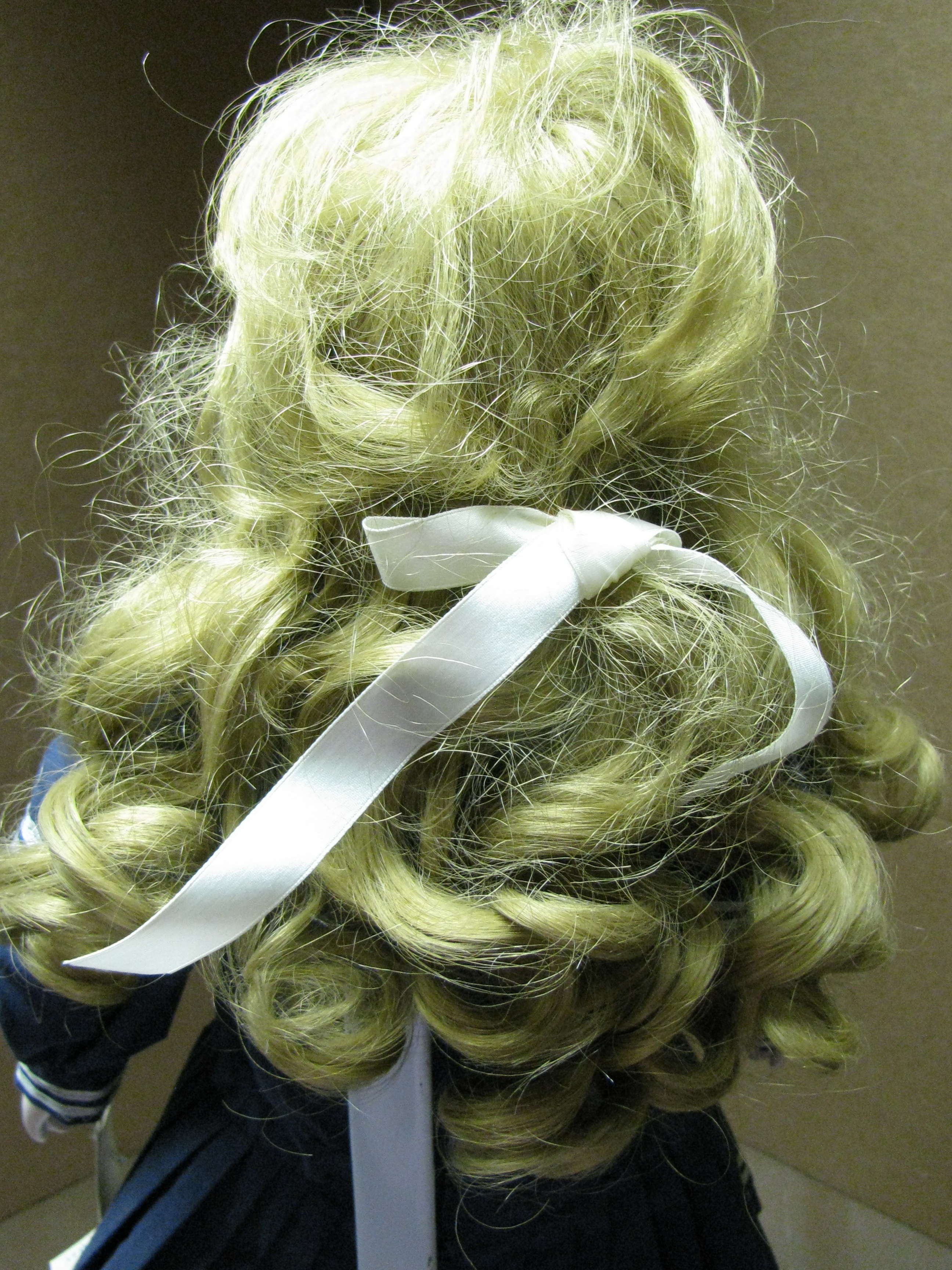 Collectible Porcelain Doll "Maggie"